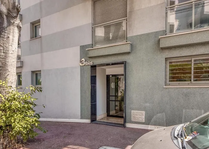 Apartment Les Allees Du Cap-3 By Interhome