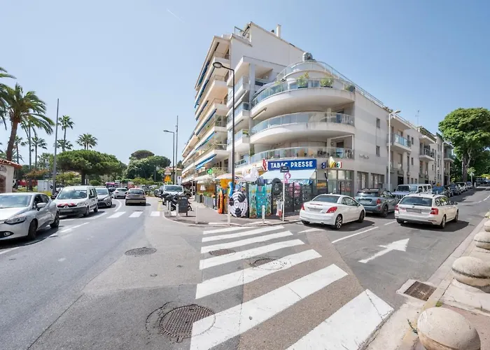 Apartment Les Allees Du Cap-3 By Interhome